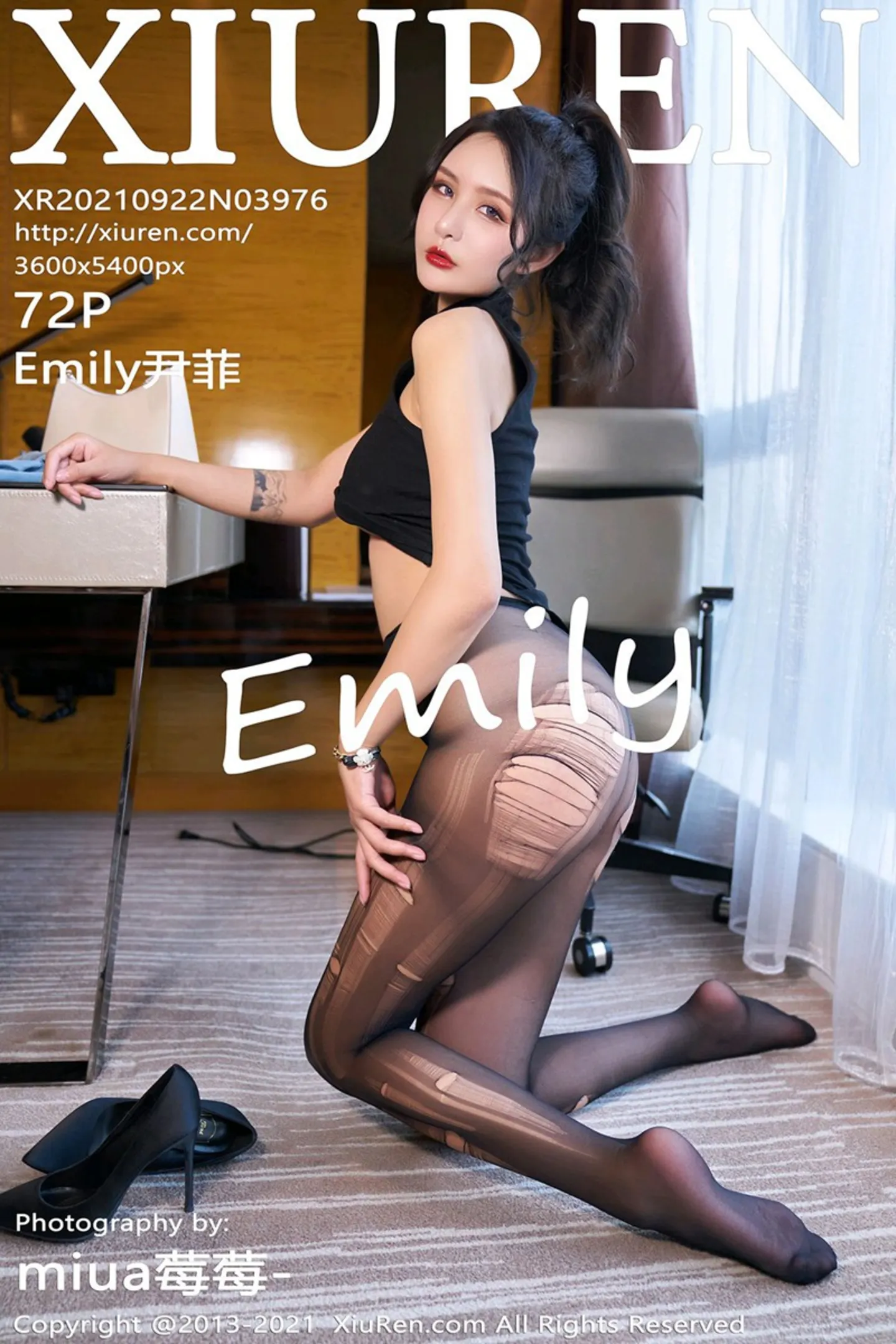 [XiuRen秀人网]No.3976_模特Emily尹菲云南旅拍脱牛仔裤露超薄黑丝裤袜撕扯诱惑写真72P-秀人网 - XiuRen.Space
